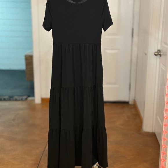 Round-neck Solid Maxi Dress - Picture 3 of 7